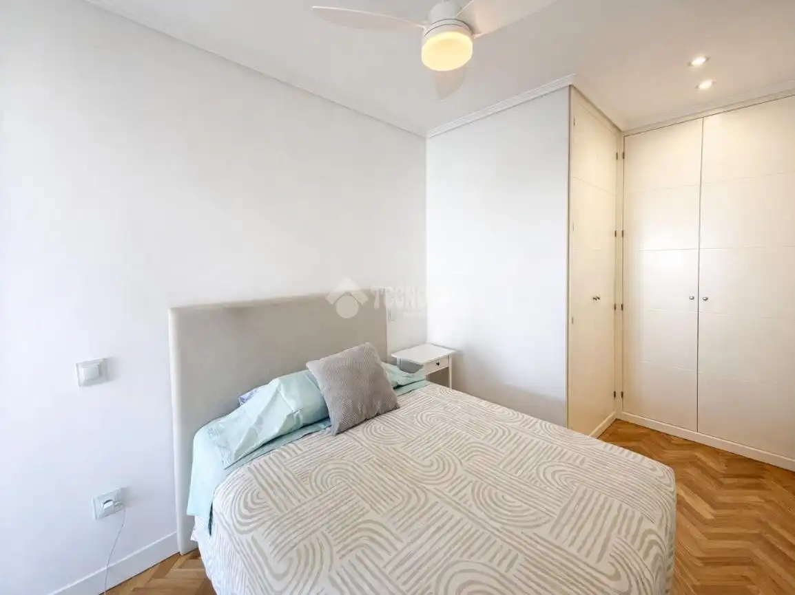 Habitación de Piso en venta en Madrid con Calefacción y Piscina comunitaria