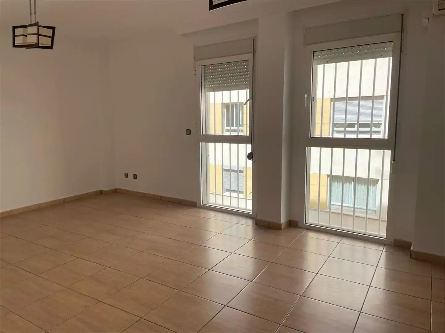 Wohnzimmer von Wohnung zum Verkauf in Ceuta mit Klimaanlage, Privatgarten und Schwimmbad