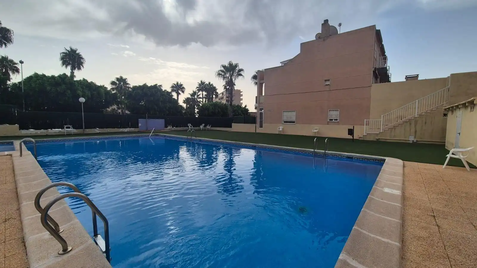 Piscina de Casa o chalet en venta en Torrevieja con Jardín privado, Amueblado y Piscina comunitaria
