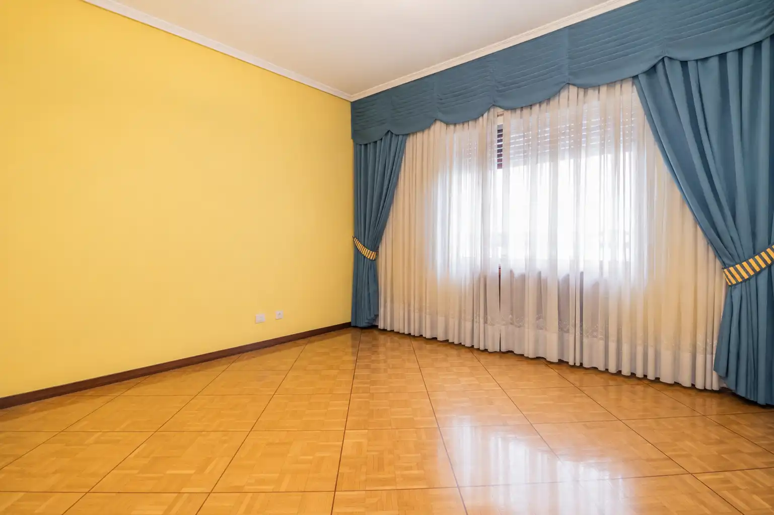 Habitación de Piso en venta en Madrid con Calefacción y Terraza