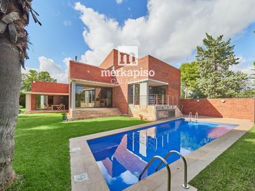 Chalet con piscina en venta en Mar del Japo