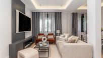 Living room of Flat for sale in  Madrid Capital  with Air Conditioner, Heating and Furnished