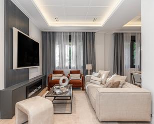 Living room of Flat for sale in  Madrid Capital  with Air Conditioner, Heating and Furnished