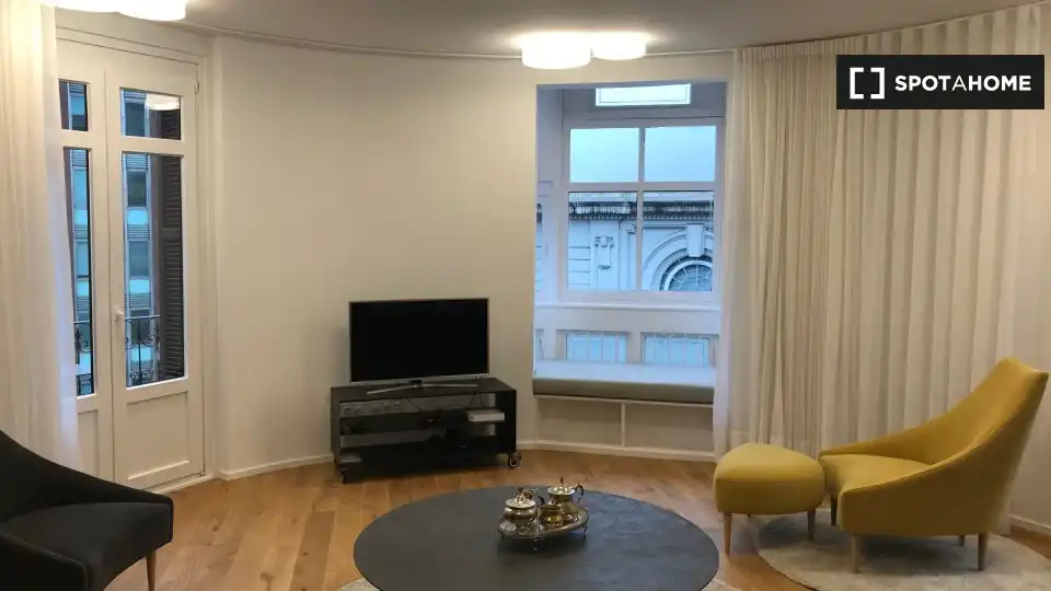 Room in Ensanche - Moyua - Diputación