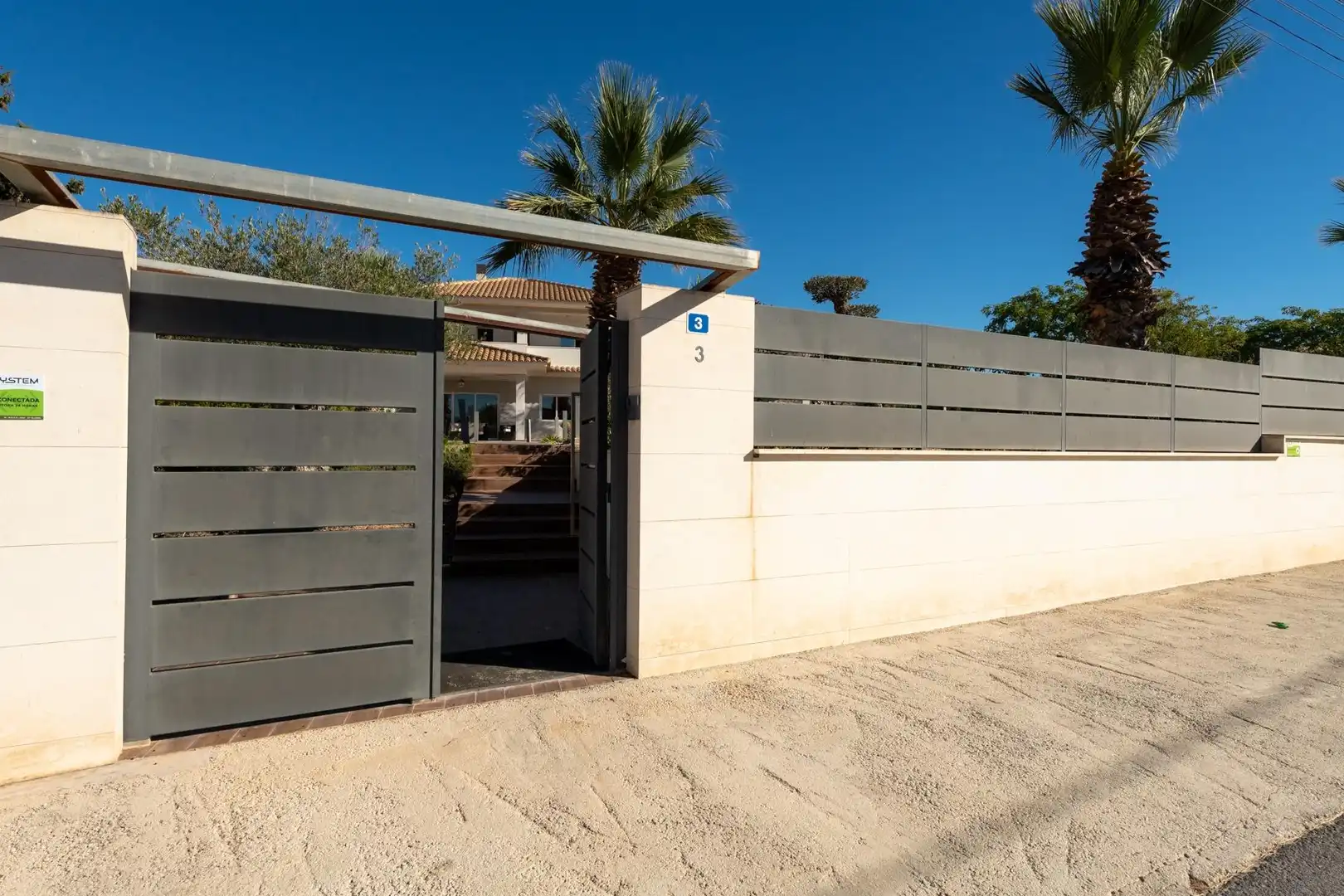 Vista exterior de Casa o chalet en venta en Alicante / Alacant con Aire acondicionado, Calefacción y Jardín privado