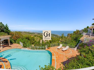 Villa avec balcon à vendre à Las Rotas / Les Rotes