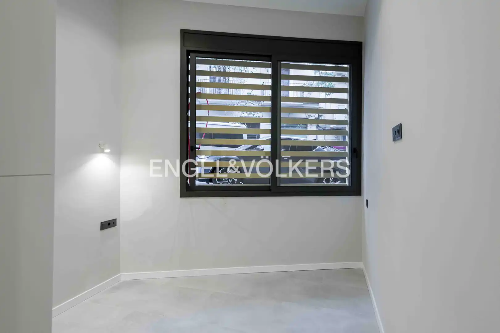 Ground floor for sale in Barcelona  with Air Conditioner and Heating