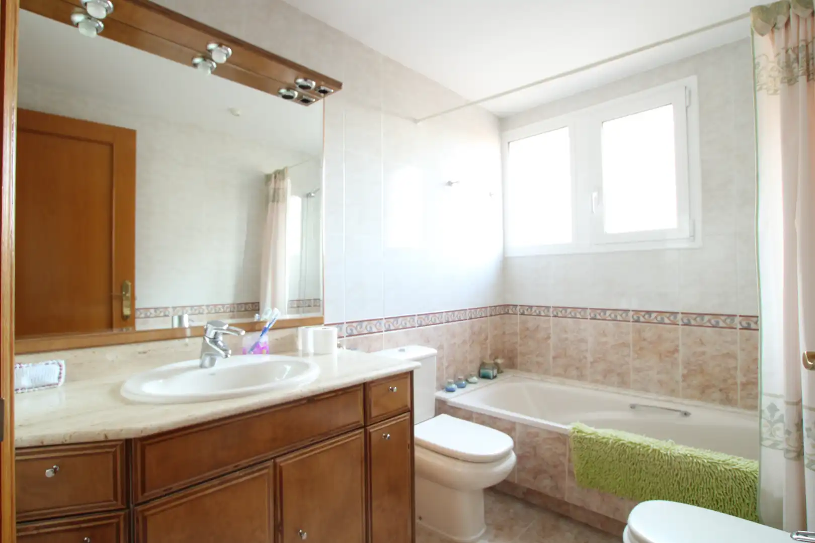 House with balcony for sale in Nucli Urbà, imagen 24