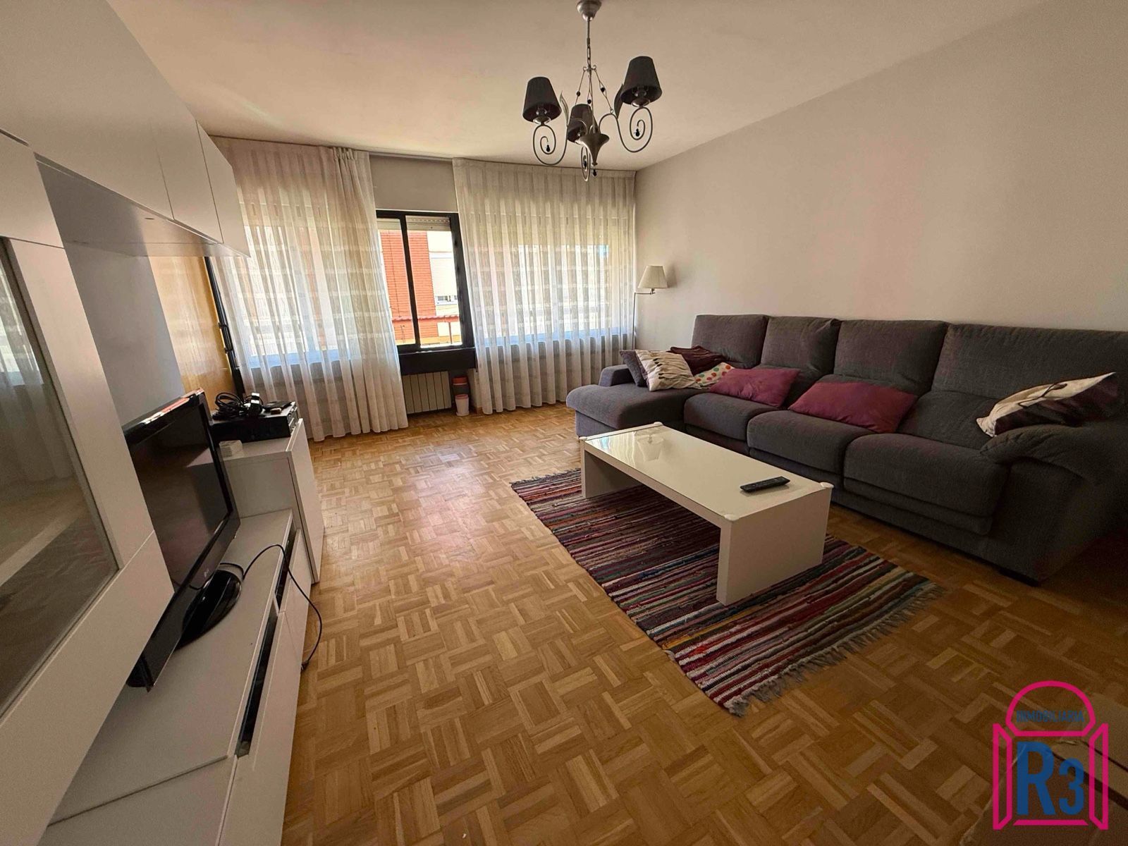 Sala de estar de Dúplex en venta en San Andrés del Rabanedo con Calefacción y Trastero