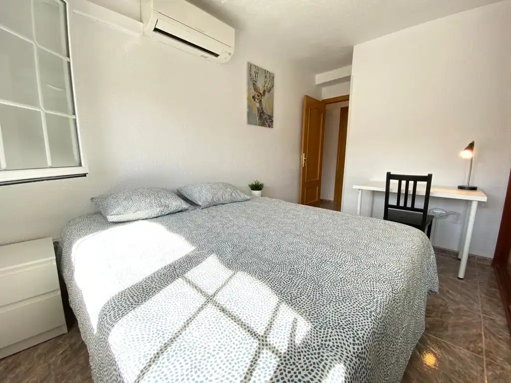 Zimmer in Calle Extremadura, 12, Juan de la Cierva