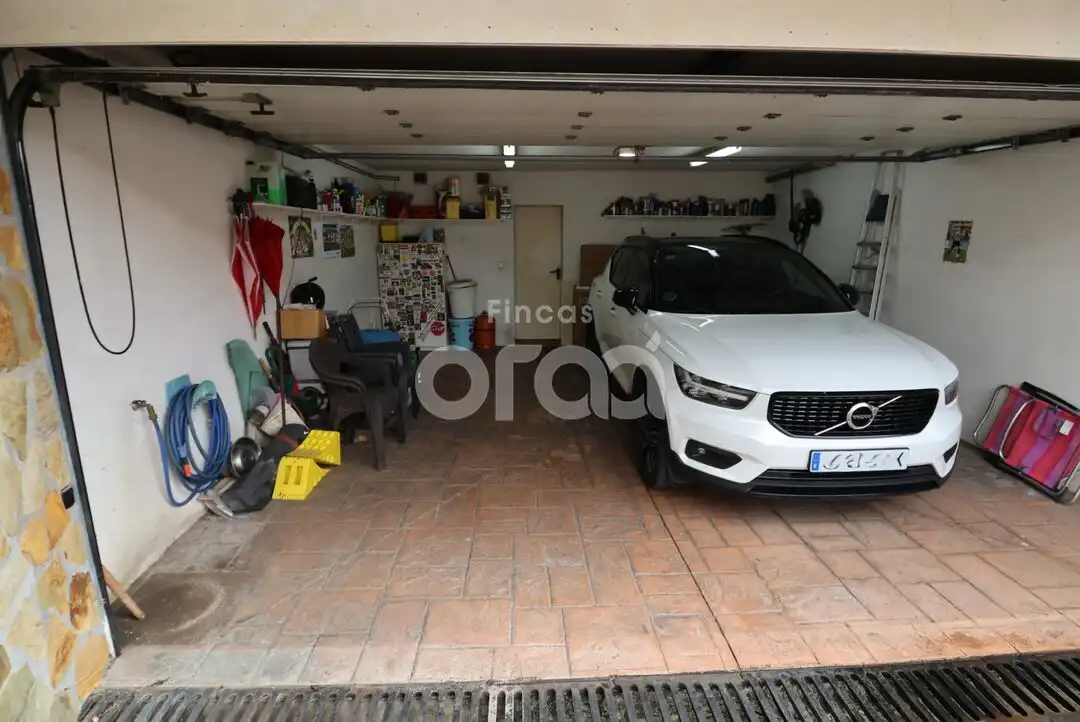 Parkplatz von Einfamilien-Reihenhaus zum Verkauf in Abanto y Ciérvana-Abanto Zierbena mit Heizung, Privatgarten und Möbliert