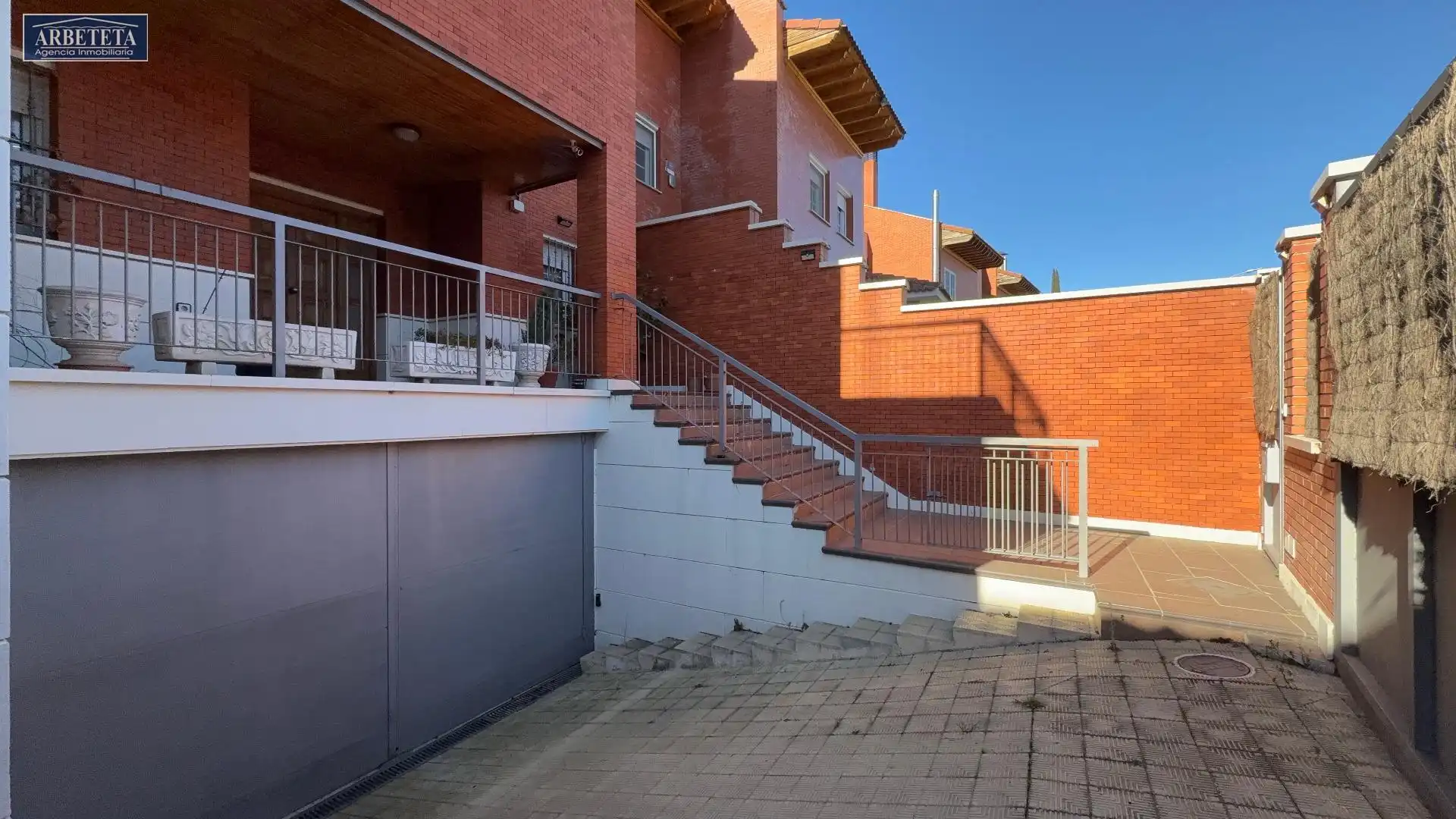 Vista exterior de Casa o chalet en venta en Guadalajara con Aire acondicionado, Calefacción y Terraza