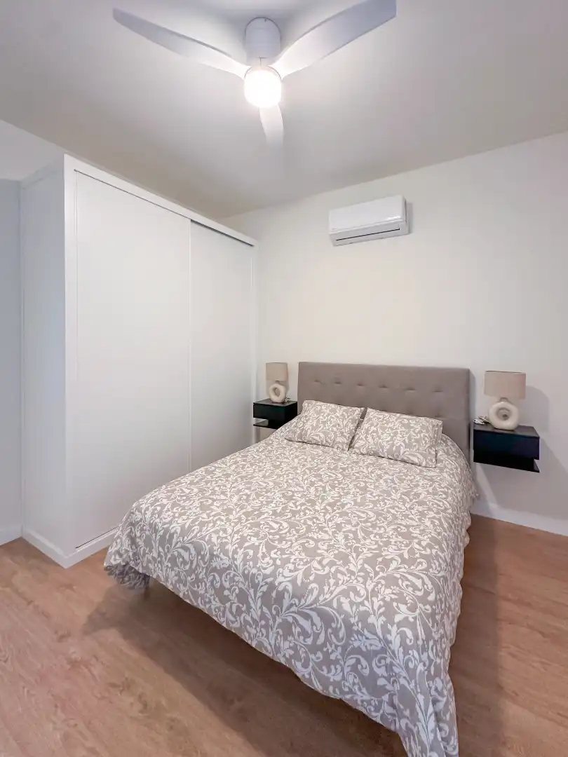 Bedroom of Flat for sale in Sevilla  with Air Conditioner, Furnished and Oven