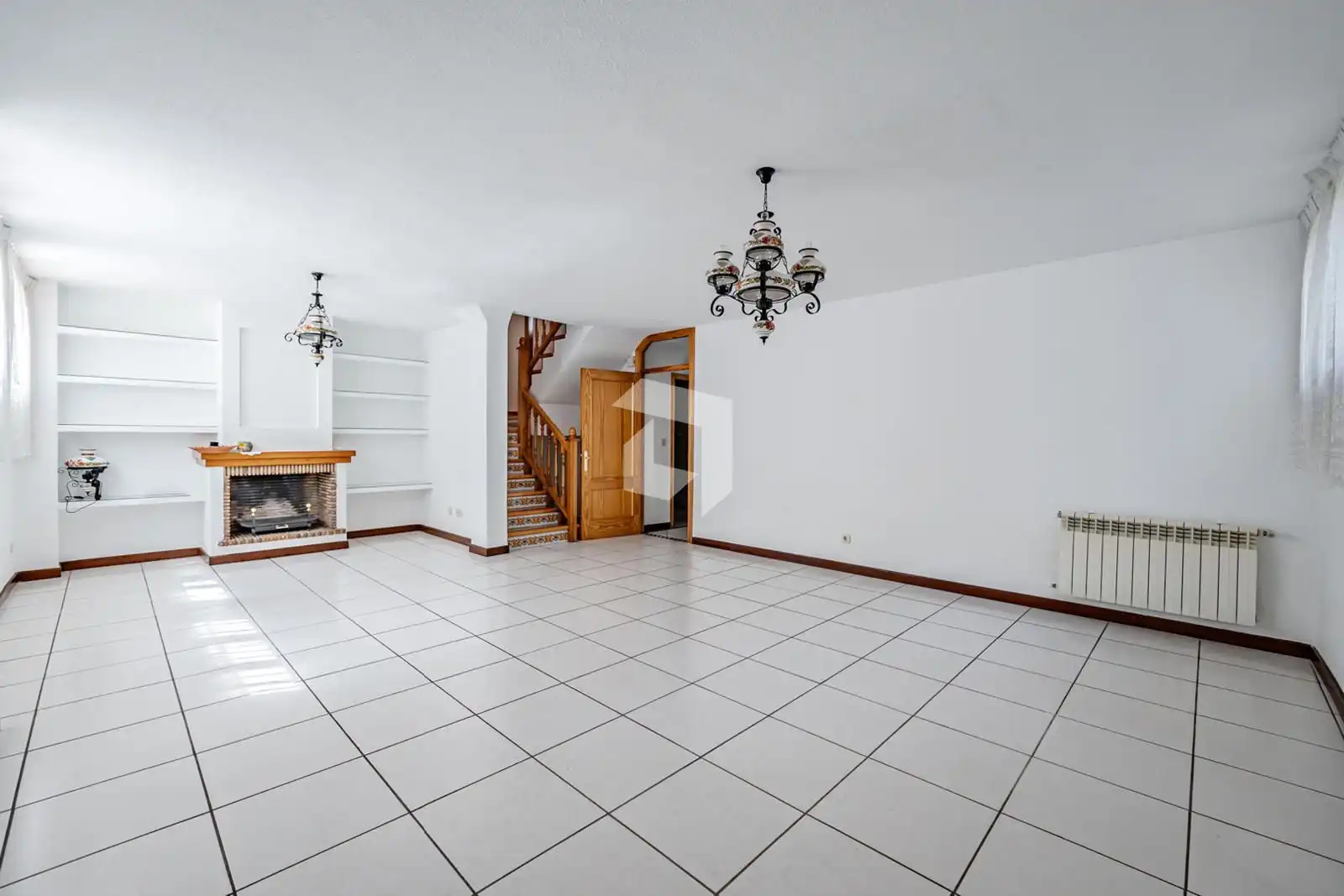 Sala d'estar de Casa adosada en venda en Pozuelo de Alarcón amb Aire condicionat, Calefacció i Jardí privat