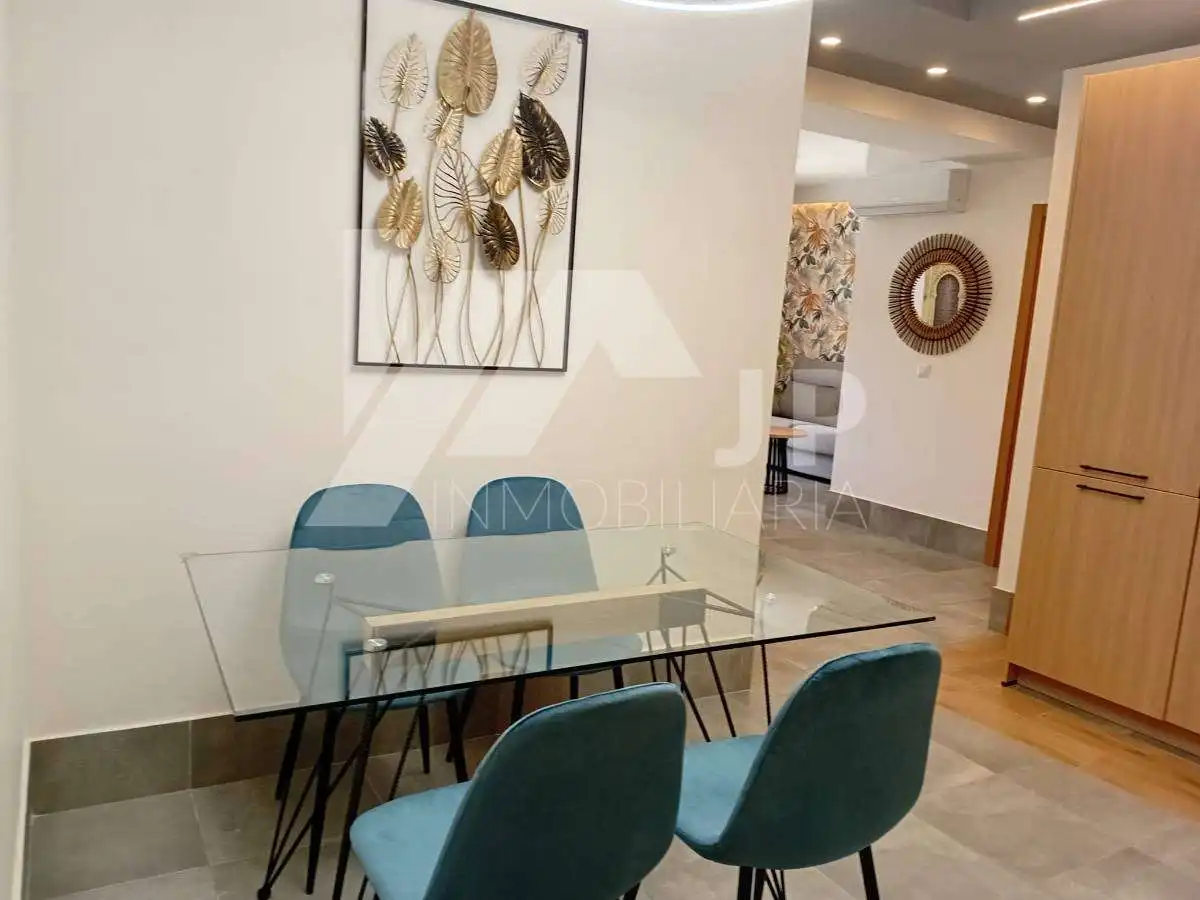 Dining room of Flat for rent in Granada  with Air Conditioner, Heating and Parquet flooring