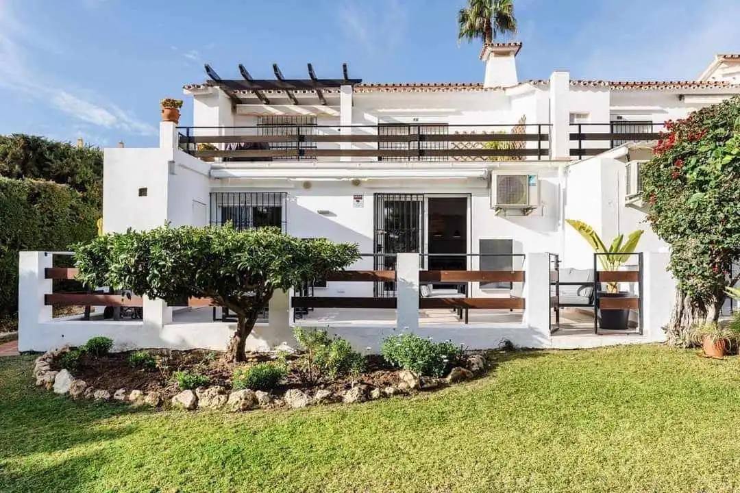 Home with pool for sale in Nueva Andalucía