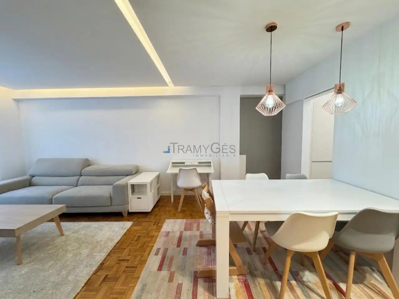 Living room of Flat for sale in Vigo   with Heating, Parquet flooring and Storage room