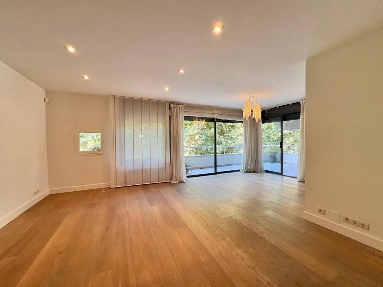 Sala de estar de Piso de alquiler en Sant Cugat del Vallès con Aire acondicionado, Calefacción y Terraza