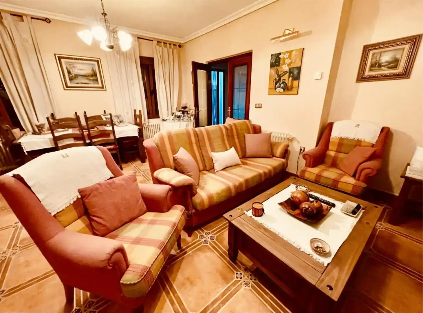 Sala d'estar de Casa o xalet en venda en Torre de Santa María amb Aire condicionat i Piscina
