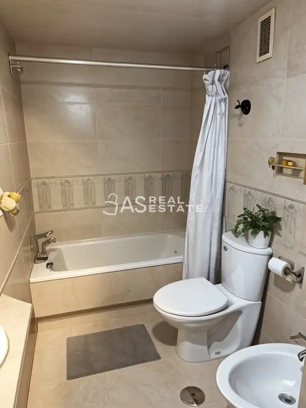 Bathroom of Flat for sale in Madrid  with Air Conditioner, Swimming Pool and Furnished
