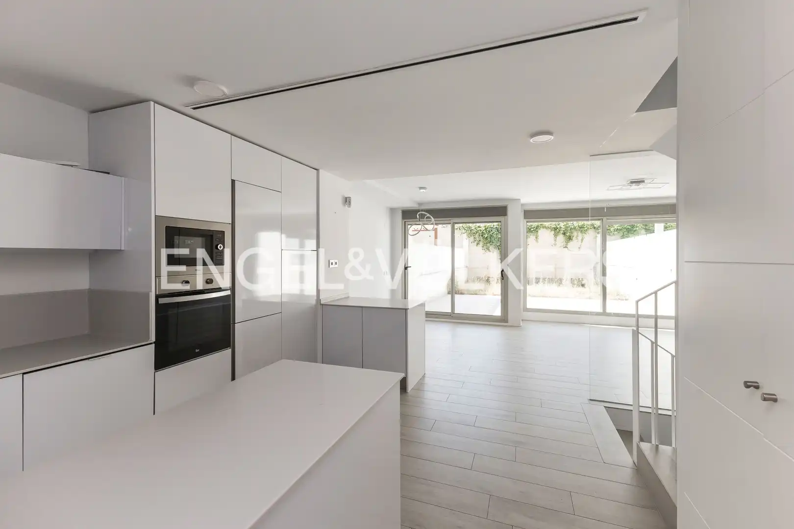 Cocina de Casa adosada en venta en Tres Cantos con Aire acondicionado, Calefacción y Jardín privado