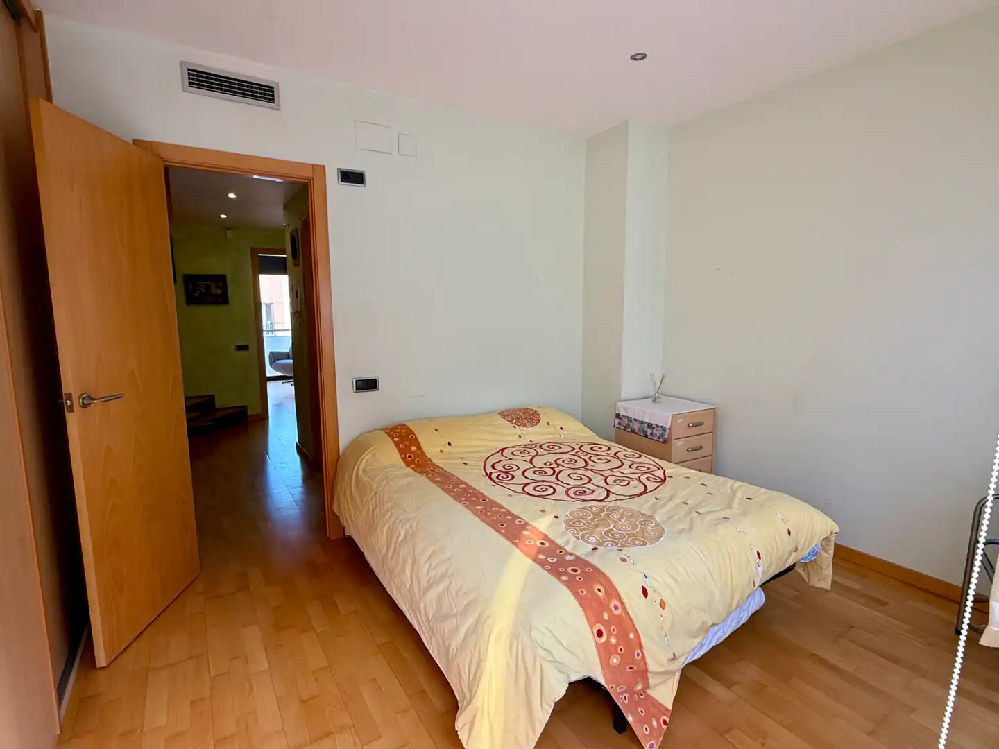Dormitori de Casa adosada en venda en Barcelona amb Aire condicionat, Calefacció i Jardí privat