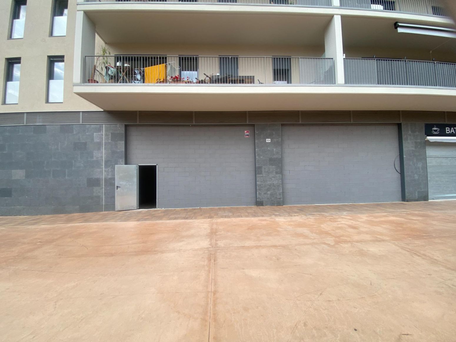 Vista exterior de Local de lloguer en L'Hospitalet de Llobregat amb Terrassa