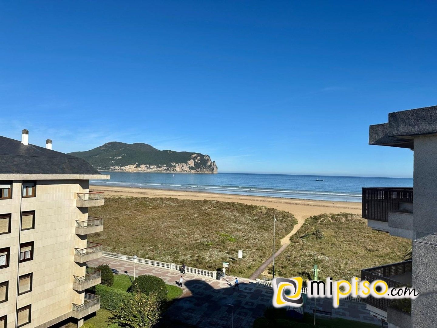 Vista exterior de Pis en venda en Laredo amb Calefacció i Terrassa