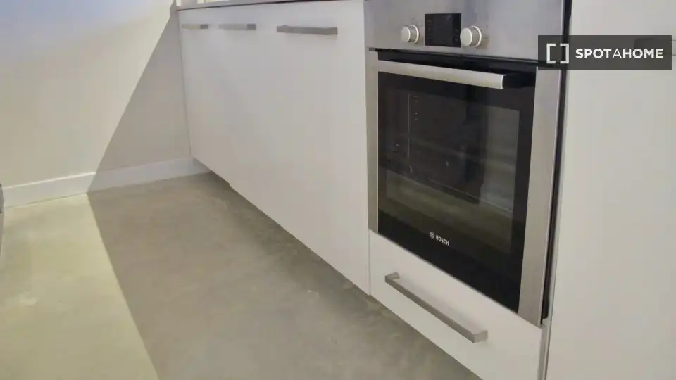 Cuina de Apartament per a compartir en Sabadell amb Aire condicionat, Terrassa i Moblat