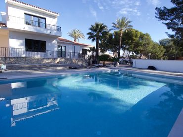 Villa mit Pool zur Miete in Pueblo - Urbanizaciones