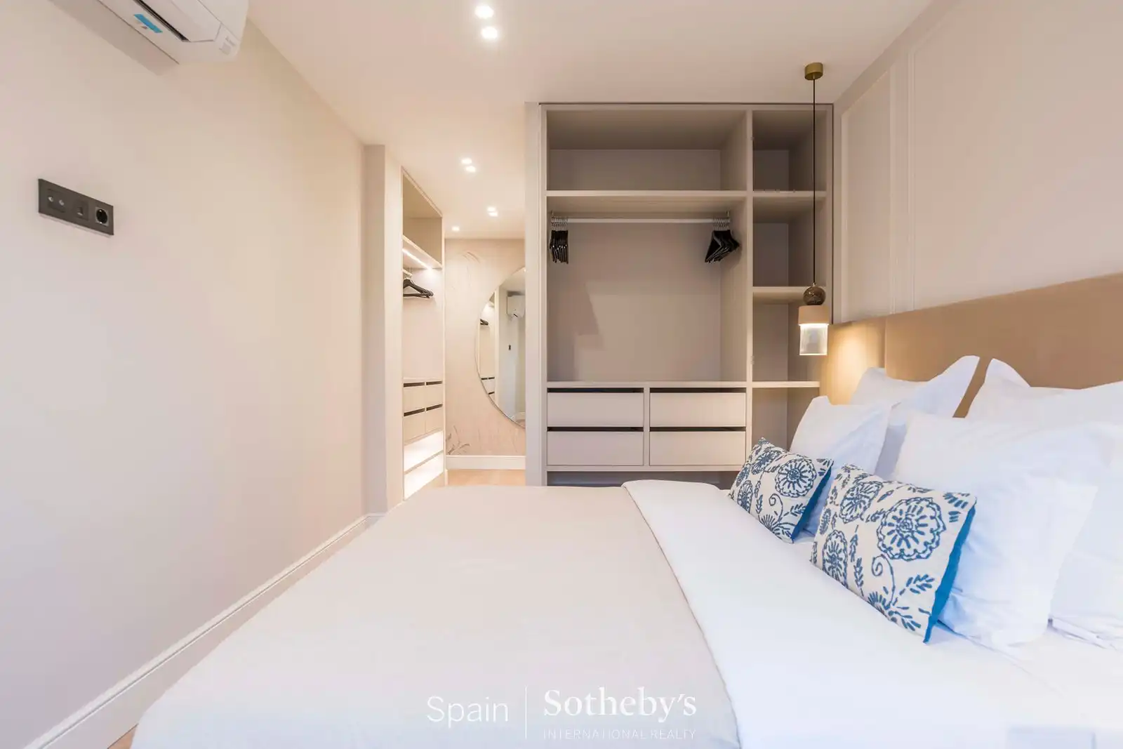 Habitación de Apartamento en venta en Madrid con Aire acondicionado, Calefacción y Trastero