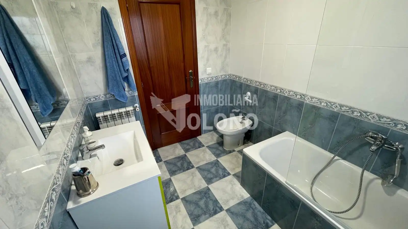 Bathroom of Houses for sale in Anguciana  with Heating, Private garden and Parquet flooring