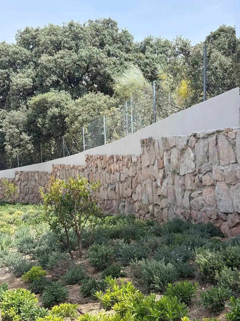 Vista exterior de Casa o xalet en venda en Boadilla del Monte amb Calefacció, Jardí privat i Piscina