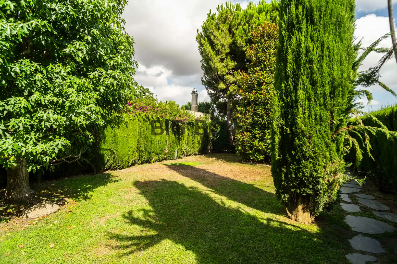 Jardí de Casa o xalet en venda en Barcelona amb Aire condicionat, Calefacció i Jardí privat