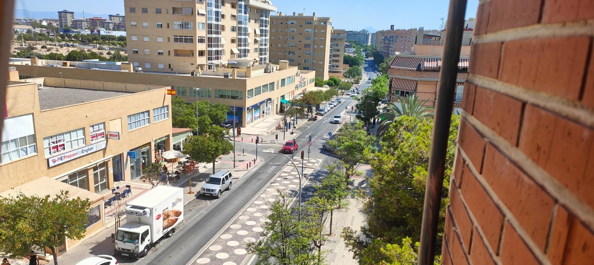 Vista exterior de Àtic de lloguer en Alicante / Alacant amb Terrassa