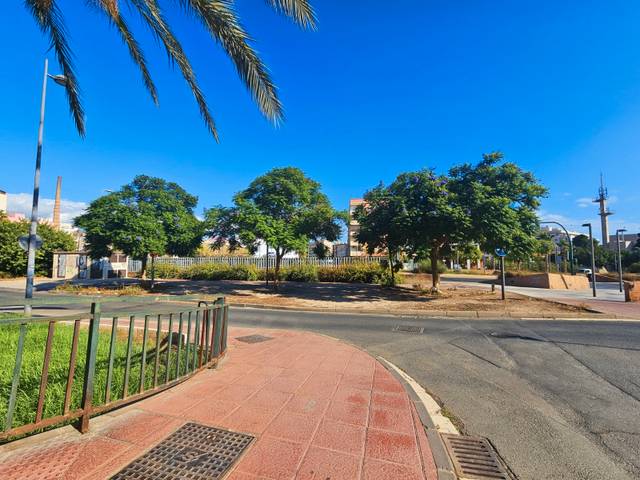 Local comercial en Venta en Calle el Almendro en Los Ángeles - Cruz de Caravaca