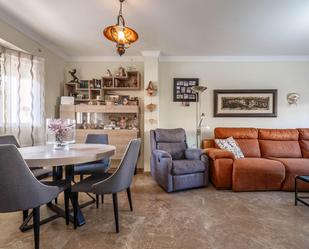 Sala d'estar de Casa o xalet en venda en Churriana de la Vega amb Aire condicionat i Terrassa
