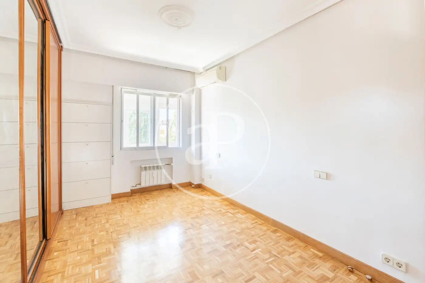 Bedroom of Flat for rent in Madrid  with Air Conditioner, Heating and Private garden
