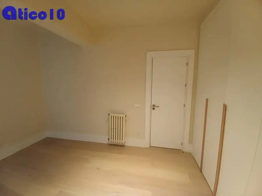 Flat for rent in Calle Asturias, Parque San Francisco - Uría