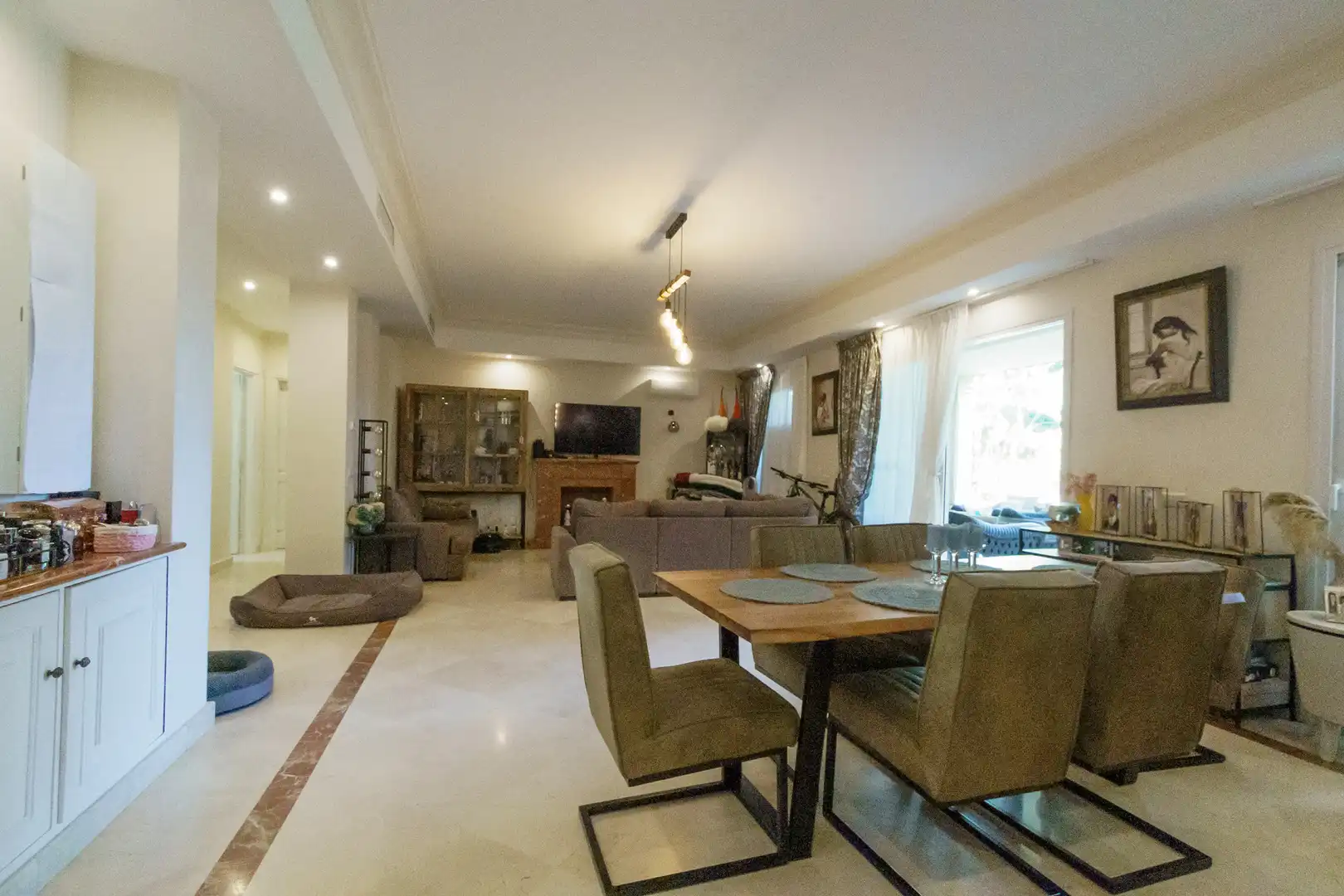 Sala de estar de Casa o chalet en venta en Marbella con Aire acondicionado, Jardín privado y Terraza