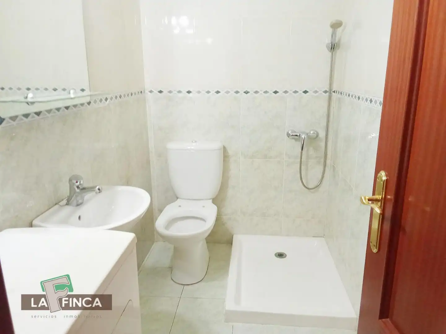 Bathroom of Flat for sale in Gijón   with Heating, Parquet flooring and Furnished