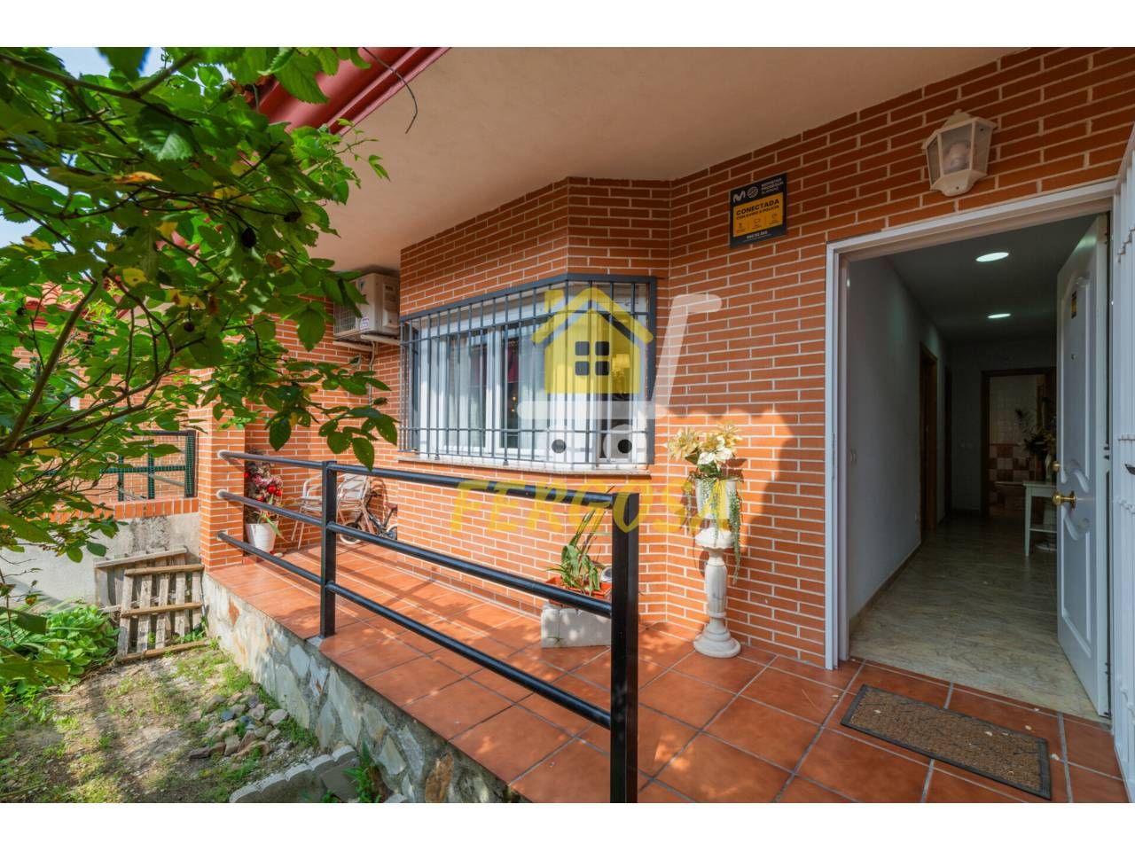 Vista exterior de Casa adosada en venda en Rielves amb Aire condicionat, Calefacció i Jardí privat