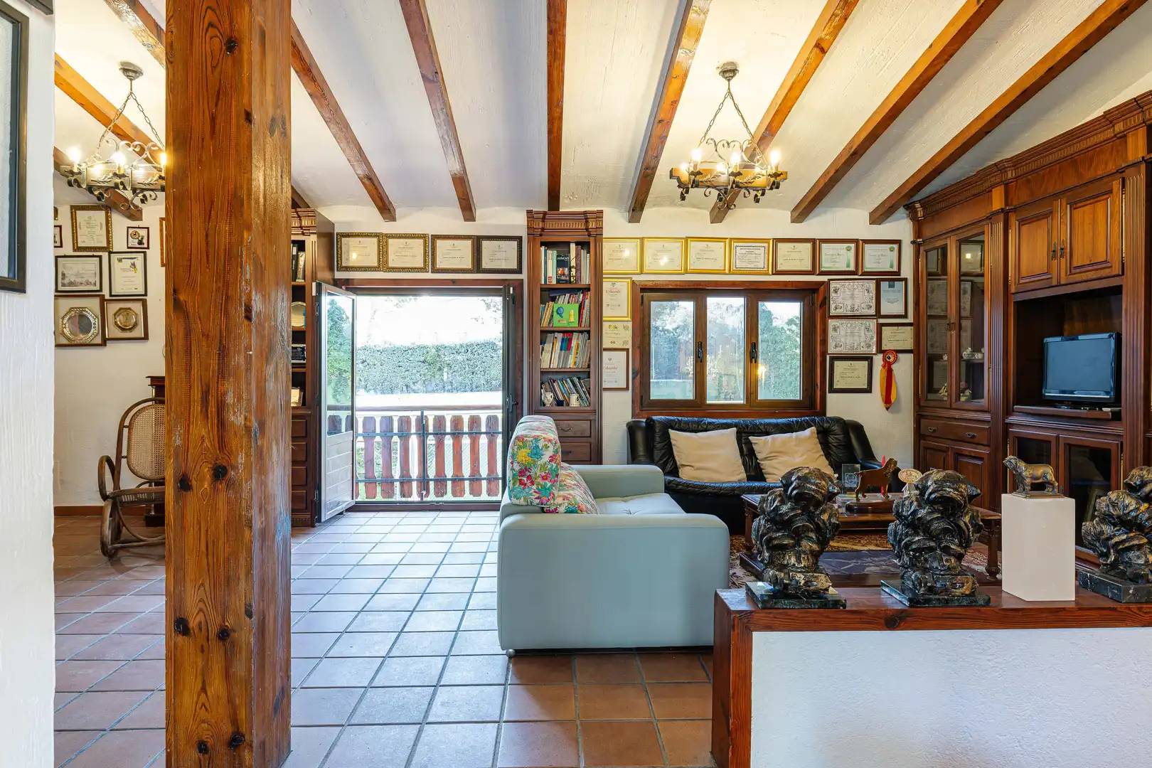 Living room of Houses for sale in Villanueva de la Cañada  with Air Conditioner, Heating and Private garden