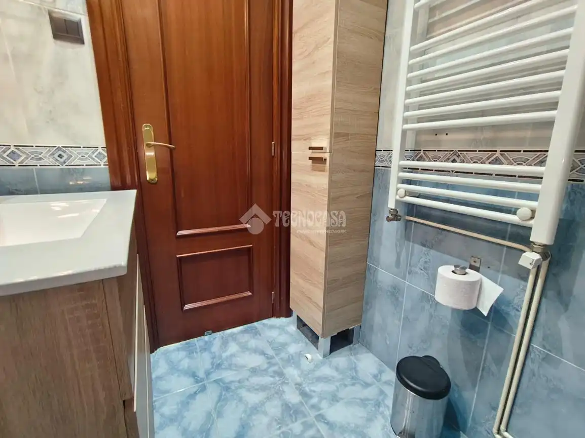 Bathroom of Flat for sale in Zaragoza