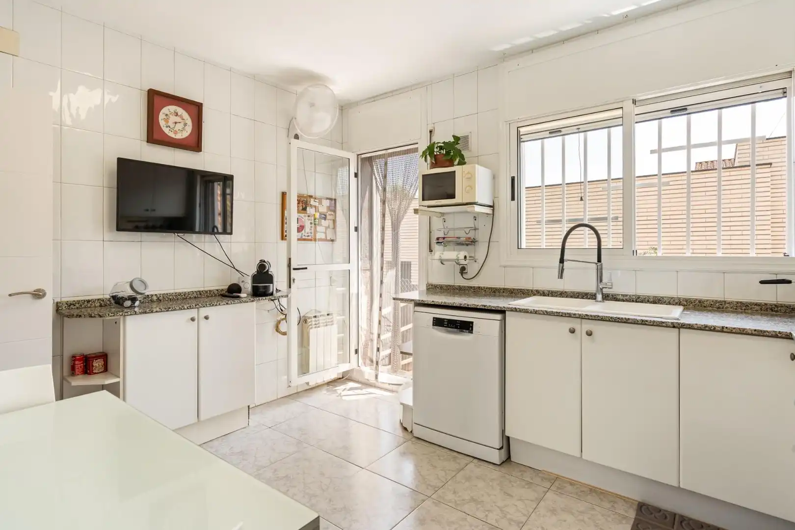 Cocina de Casa adosada en venta en Parets del Vallès con Aire acondicionado, Calefacción y Jardín privado