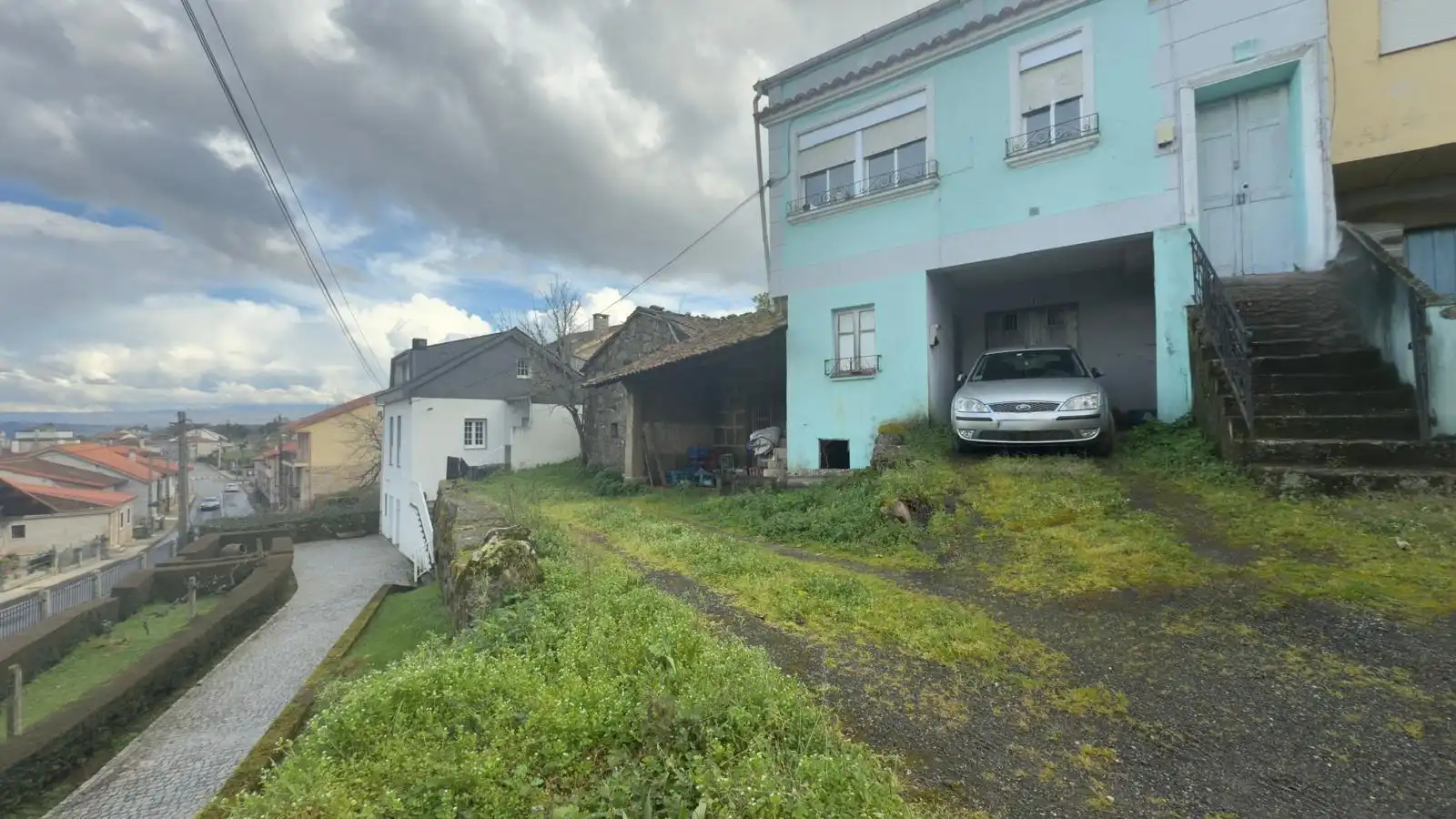 Vista exterior de Casa o xalet en venda en Barbadás amb Jardí privat i Moblat