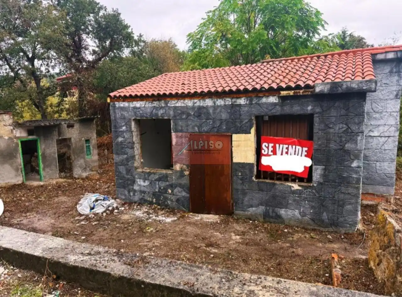 Casa o xalet en venda en Ourense Capital  amb Jardí privat