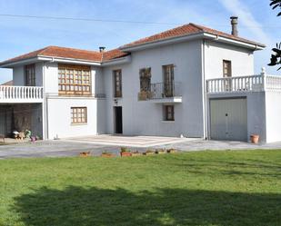 Vista exterior de Finca rústica en venda en Camargo amb Jardí privat, Terrassa i Alarma