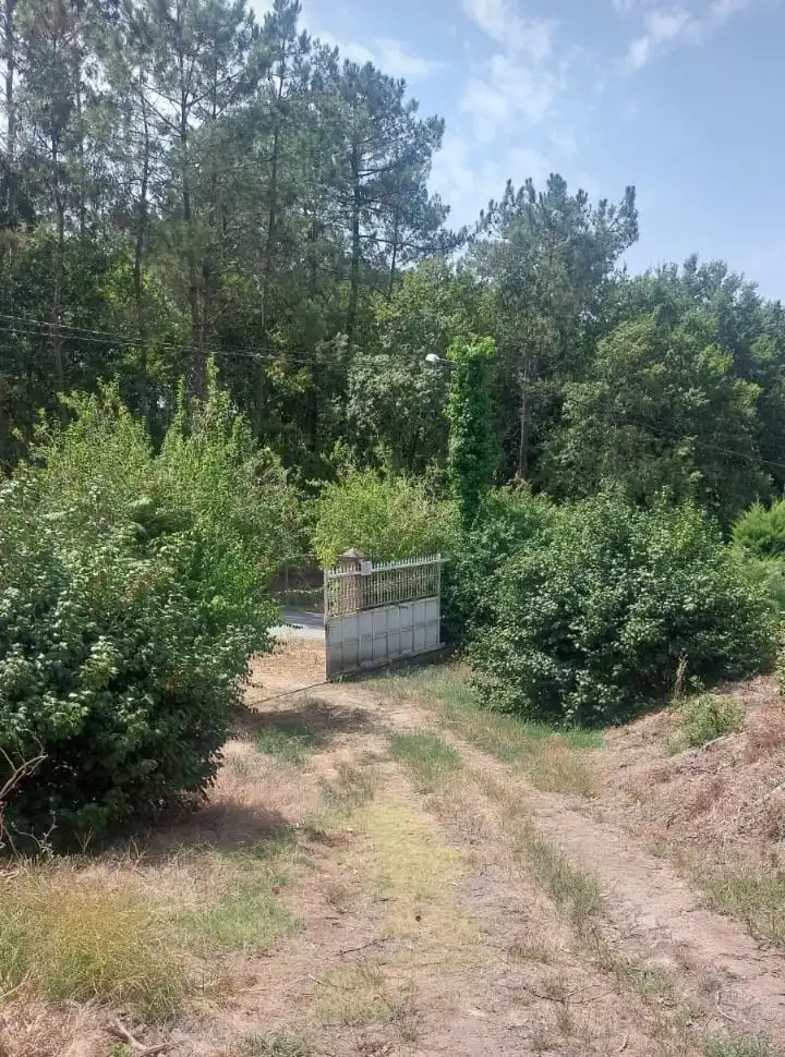 Finca rústica en venta en Barro con Jardín privado, Terraza y Amueblado