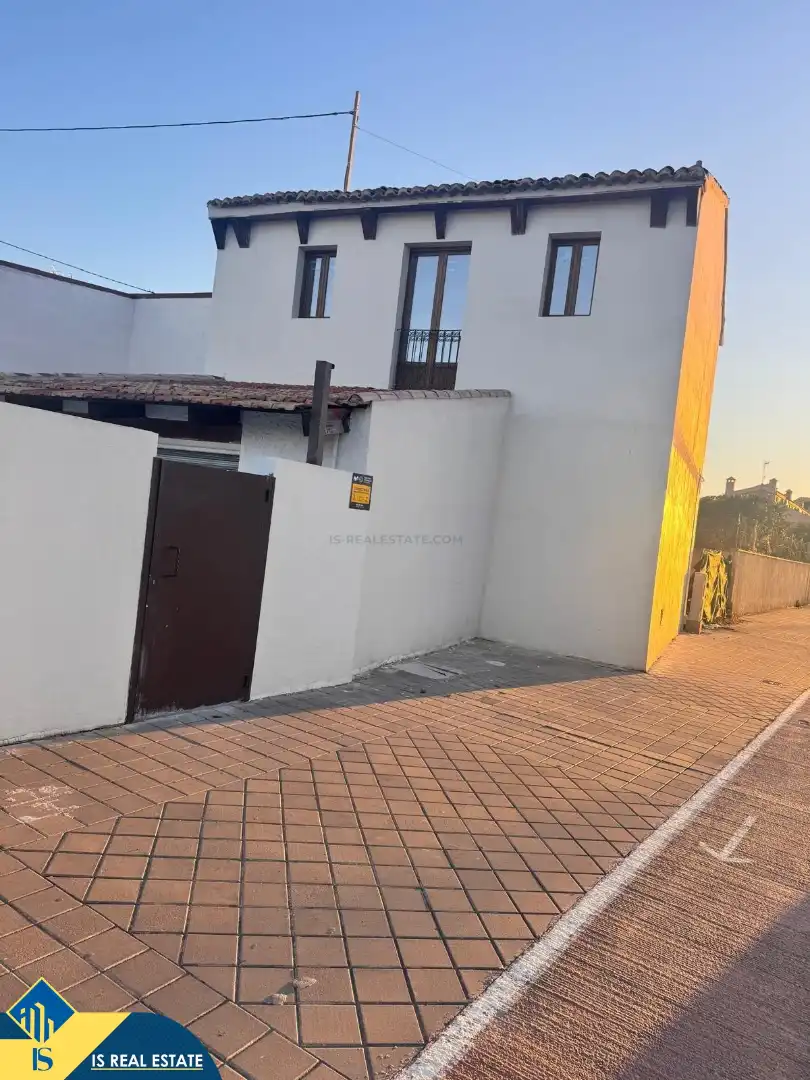 Vista exterior de Casa o xalet en venda en Alicante / Alacant amb Terrassa i Moblat